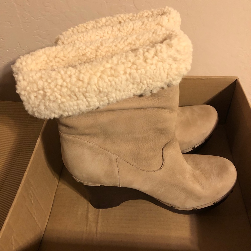 UGG Boots (Never been worn)